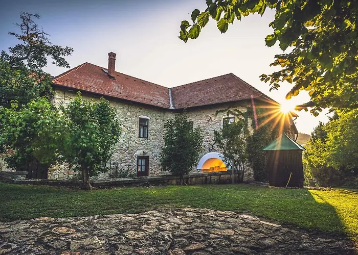Demetervin Guest house Mad